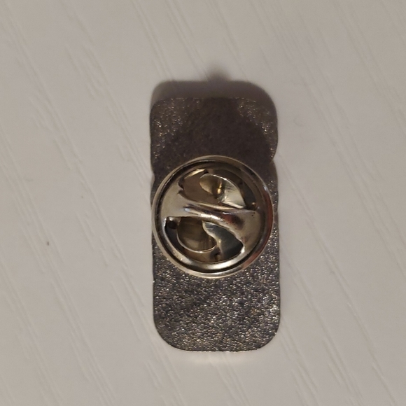 Thredup "USED" pin - Picture 2 of 3